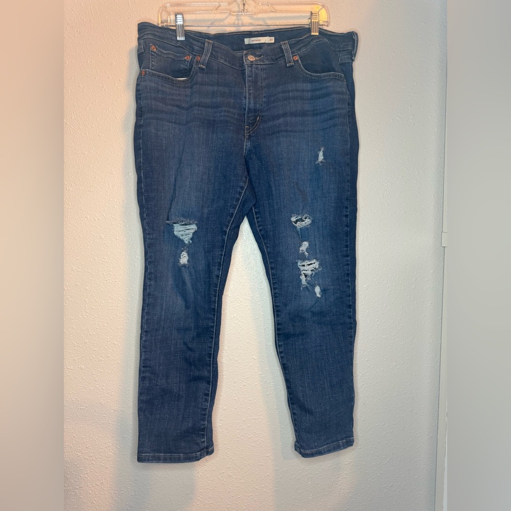Levi’s Distressed Boyfriend Jeans 33X27